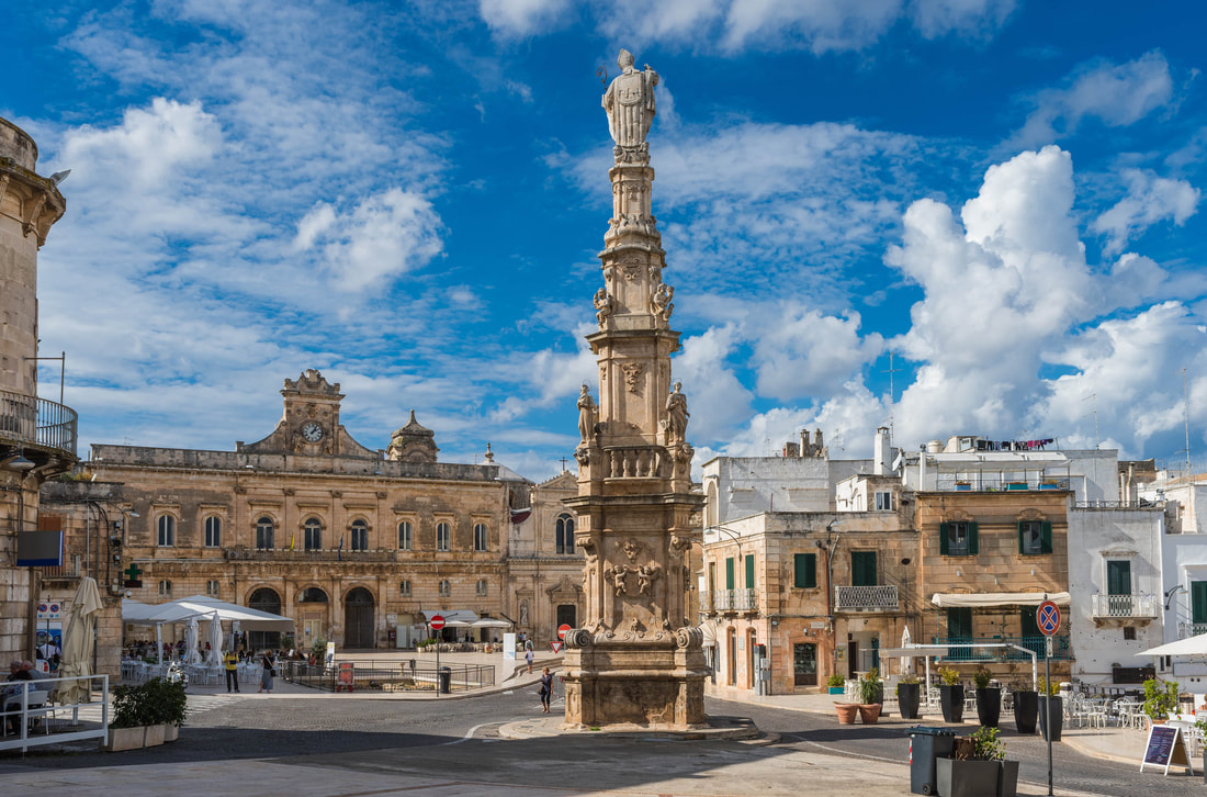 Piazza della Libertà a Ostuni, la città bianca